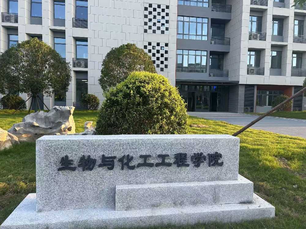 虹口区扬州职业大学体育场高杆灯项目
